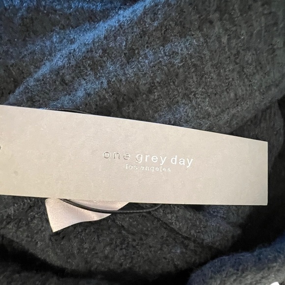 One Grey Day Los Angeles Sweater Pants nwt - Picture 7 of 8